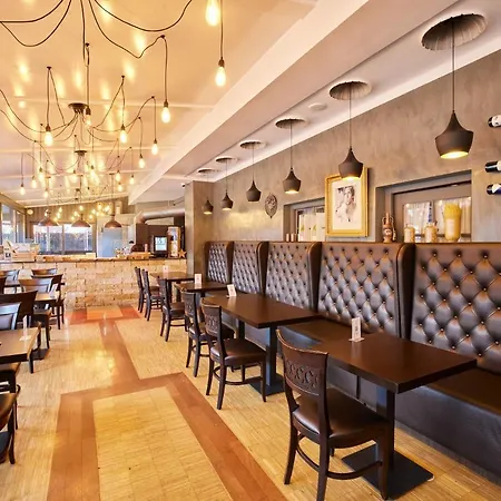 Atlas Posthotel Szálloda 4*
