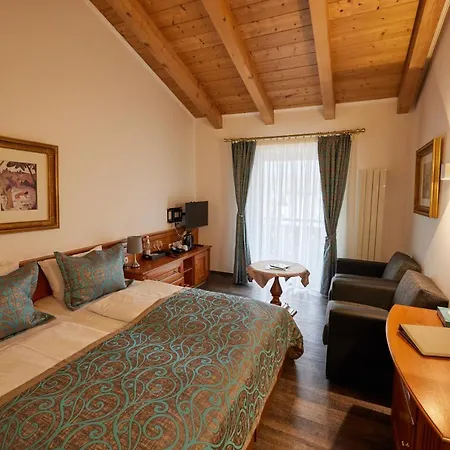 Ξενοδοχείο Atlas Posthotel 4*